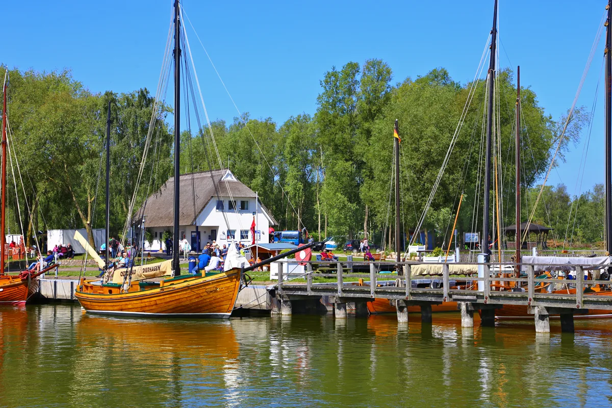 Hafen von Dierhagen Dorf am Saaler Bodden